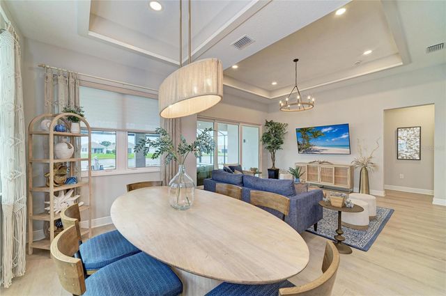 8079 SLIPWAY DR, Sarasota, FL 34240