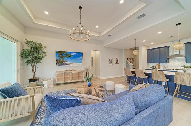 8079 SLIPWAY DR, Sarasota, FL 34240