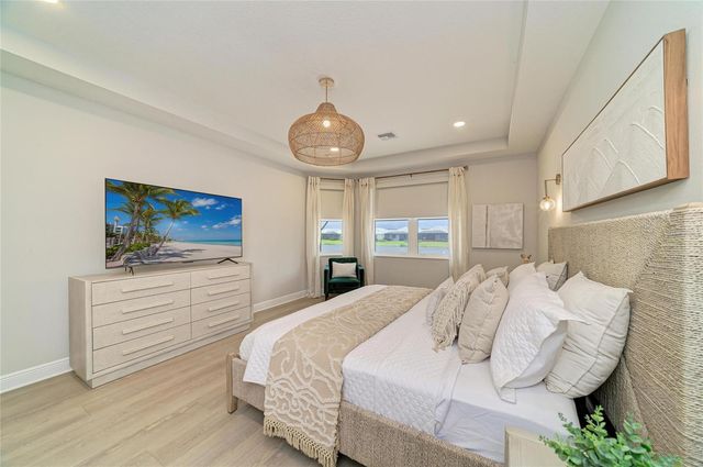 8079 SLIPWAY DR, Sarasota, FL 34240