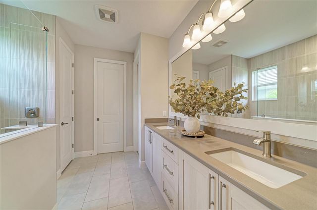 8079 SLIPWAY DR, Sarasota, FL 34240
