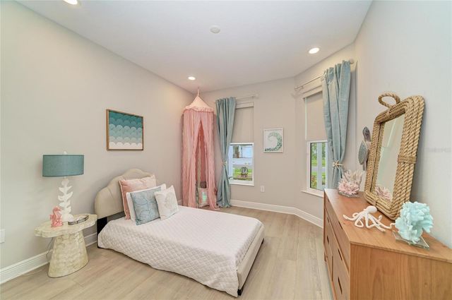8079 SLIPWAY DR, Sarasota, FL 34240