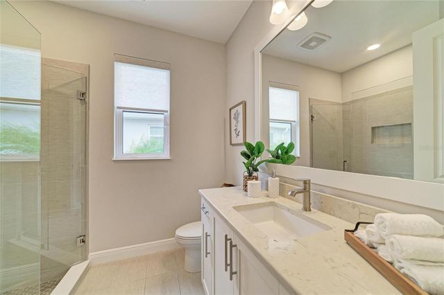 8079 SLIPWAY DR, Sarasota, FL 34240