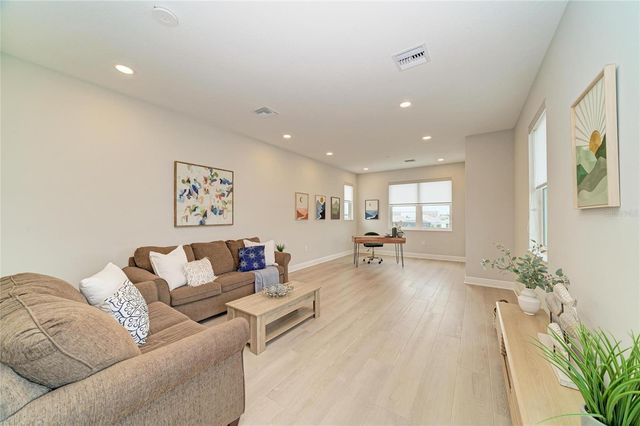 8079 SLIPWAY DR, Sarasota, FL 34240