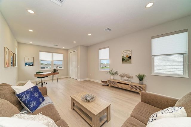 8079 SLIPWAY DR, Sarasota, FL 34240