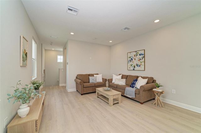 8079 SLIPWAY DR, Sarasota, FL 34240