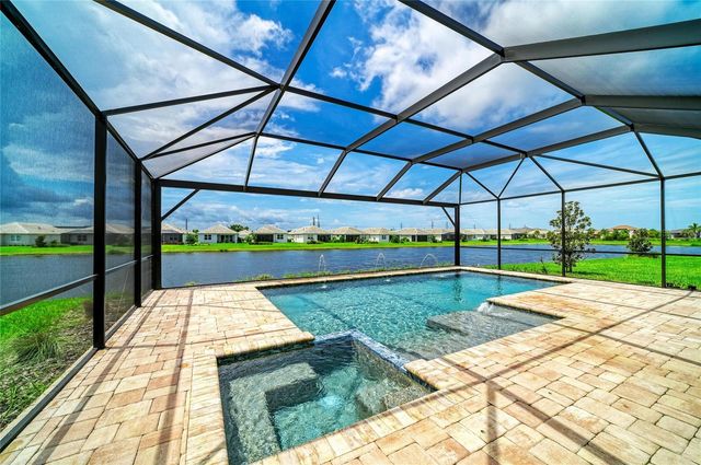 8079 SLIPWAY DR, Sarasota, FL 34240
