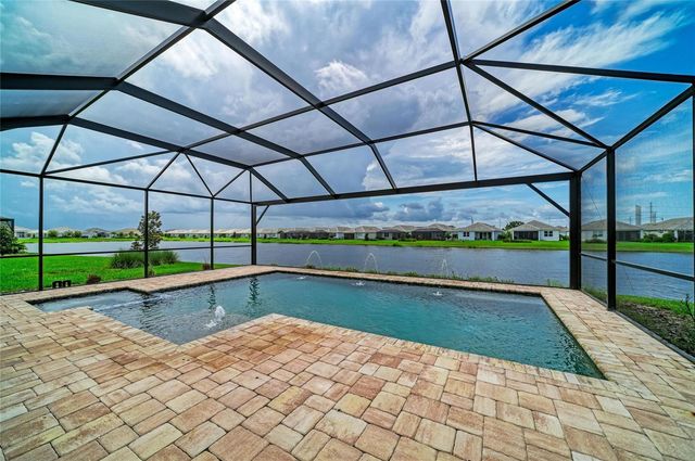 8079 SLIPWAY DR, Sarasota, FL 34240