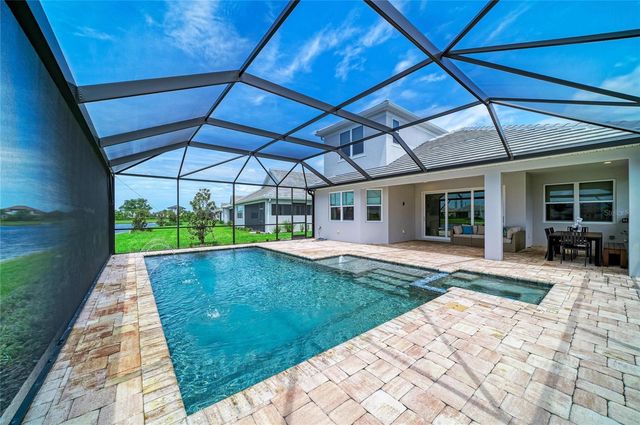 8079 SLIPWAY DR, Sarasota, FL 34240
