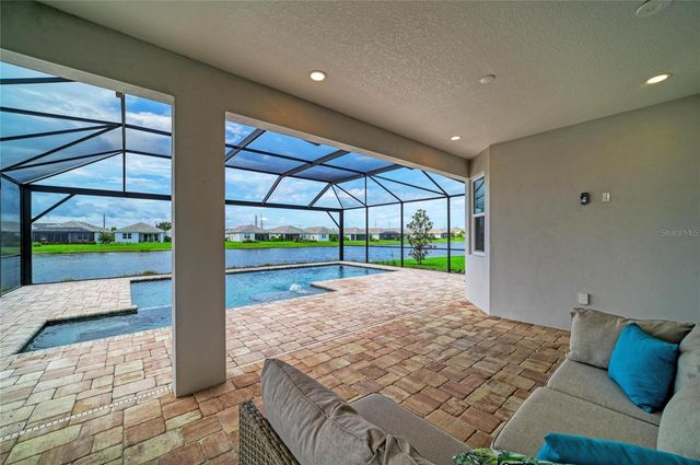 8079 SLIPWAY DR, Sarasota, FL 34240