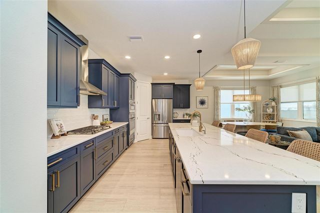 8079 SLIPWAY DR, Sarasota, FL 34240