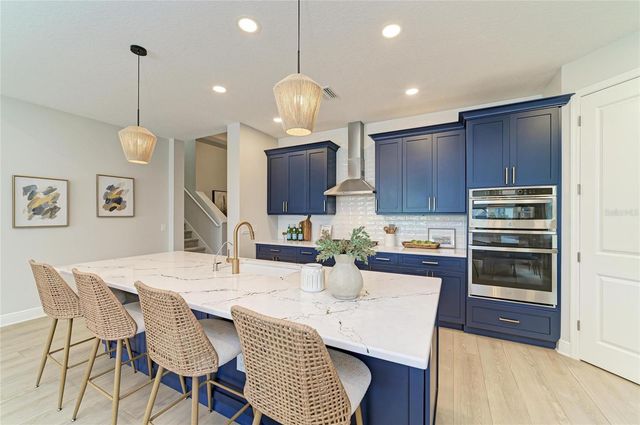8079 SLIPWAY DR, Sarasota, FL 34240