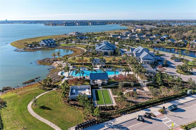 8079 SLIPWAY DR, Sarasota, FL 34240