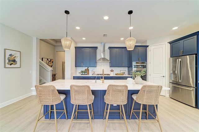 8079 SLIPWAY DR, Sarasota, FL 34240