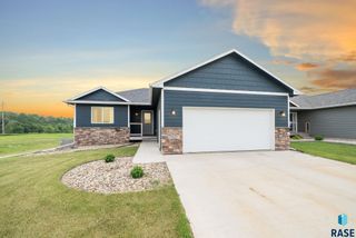 7513 E 49th St Street, Sioux Falls, SD 57110