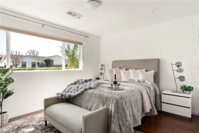 13927 Otsego St, Sherman Oaks, CA 91423