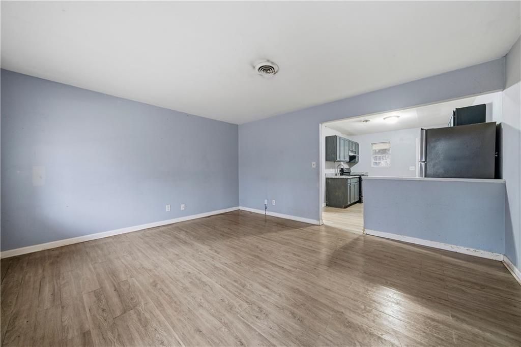 Image 10 of property listing at 6401 Raymond Terrace, Union City, GA 30291