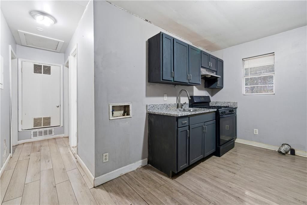 Image 14 of property listing at 6401 Raymond Terrace, Union City, GA 30291