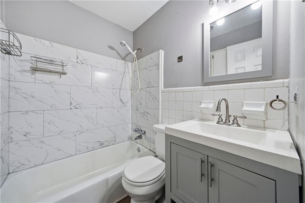 Image 15 of property listing at 6401 Raymond Terrace, Union City, GA 30291