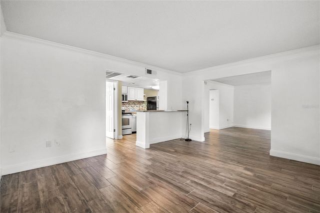 109 OYSTER BAY CIRCLE 220, Altamonte Springs, FL 32701