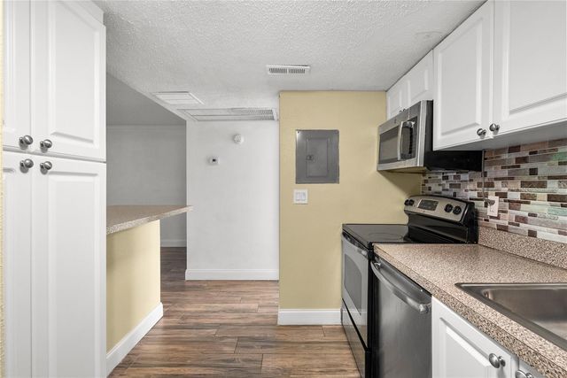 109 OYSTER BAY CIRCLE 220, Altamonte Springs, FL 32701