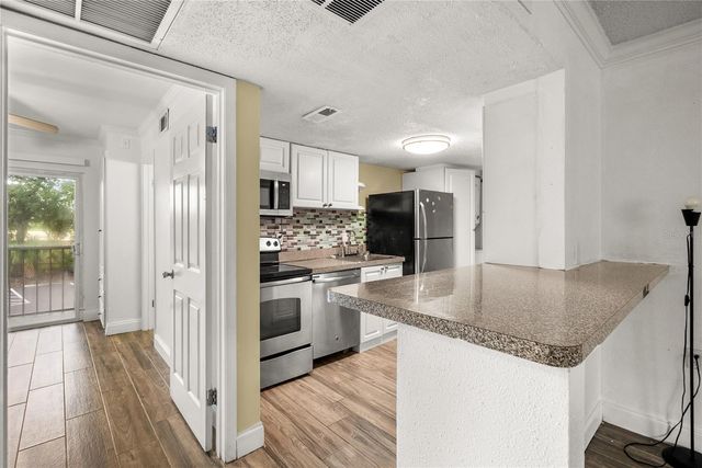 109 OYSTER BAY CIRCLE 220, Altamonte Springs, FL 32701