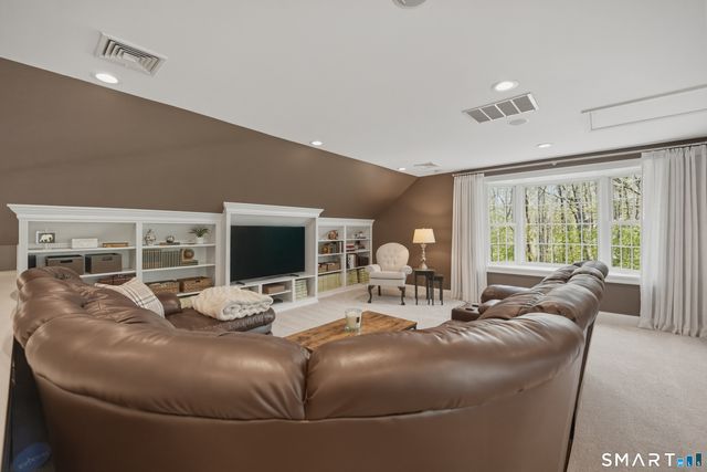 11 Wychwood Lane, Oxford, CT 06478