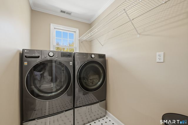 11 Wychwood Lane, Oxford, CT 06478