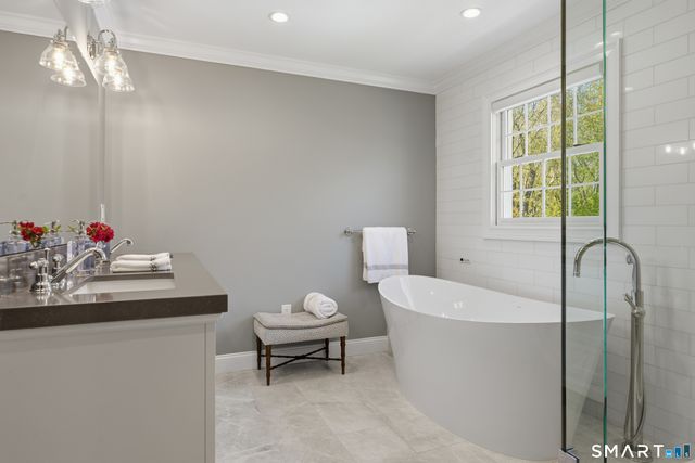 11 Wychwood Lane, Oxford, CT 06478