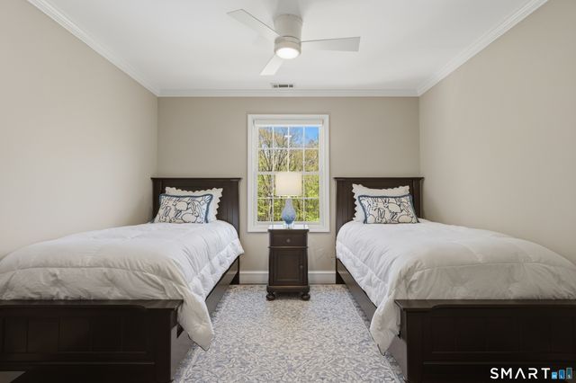 11 Wychwood Lane, Oxford, CT 06478