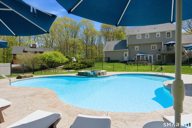 11 Wychwood Lane, Oxford, CT 06478