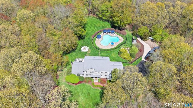 11 Wychwood Lane, Oxford, CT 06478