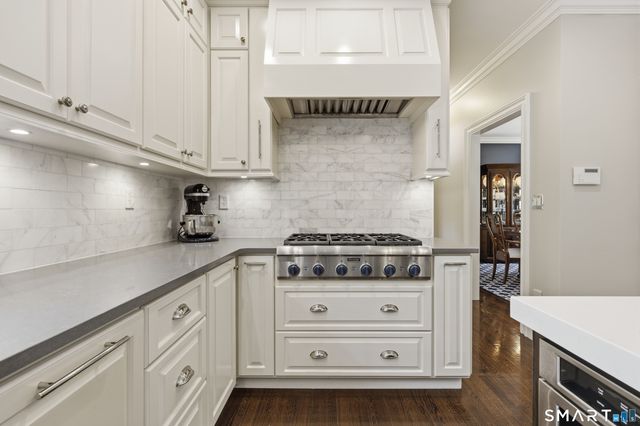 11 Wychwood Lane, Oxford, CT 06478