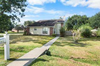 101 Domas Drive, Lafayette, LA 70508