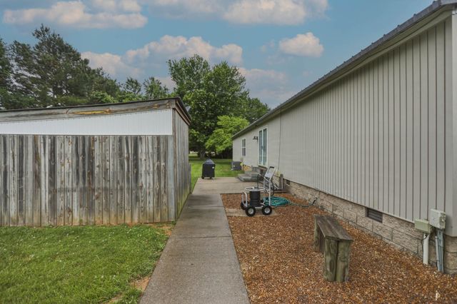 7512 Greenwood Rd, Cross Plains, TN 37049