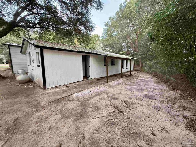 6321 Oxford Dr, Milton, FL 32583