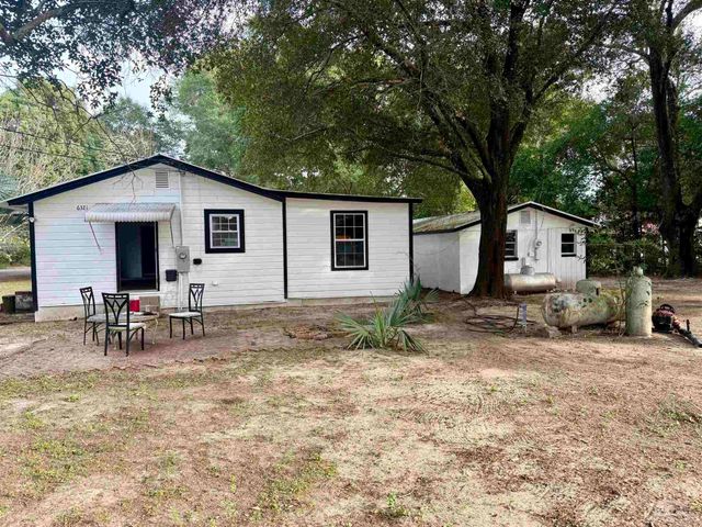 6321 Oxford Dr, Milton, FL 32583