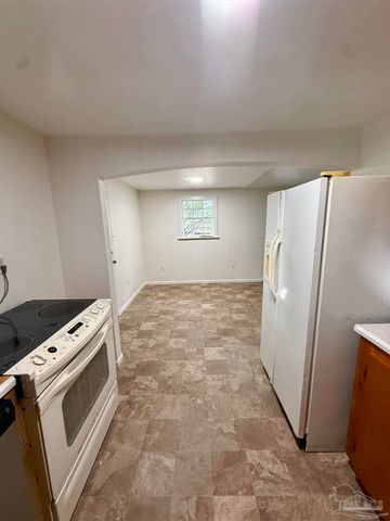 6321 Oxford Dr, Milton, FL 32583