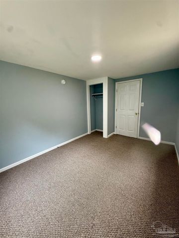 6321 Oxford Dr, Milton, FL 32583