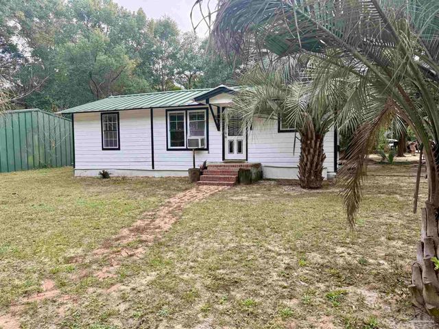 6321 Oxford Dr, Milton, FL 32583