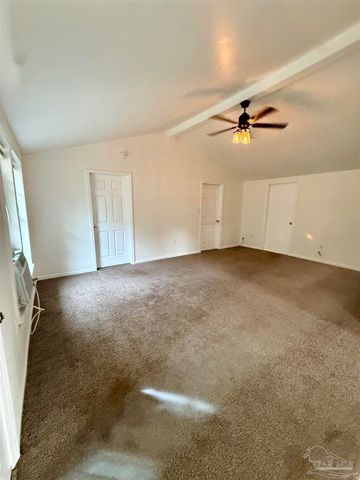 6321 Oxford Dr, Milton, FL 32583