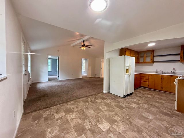 6321 Oxford Dr, Milton, FL 32583