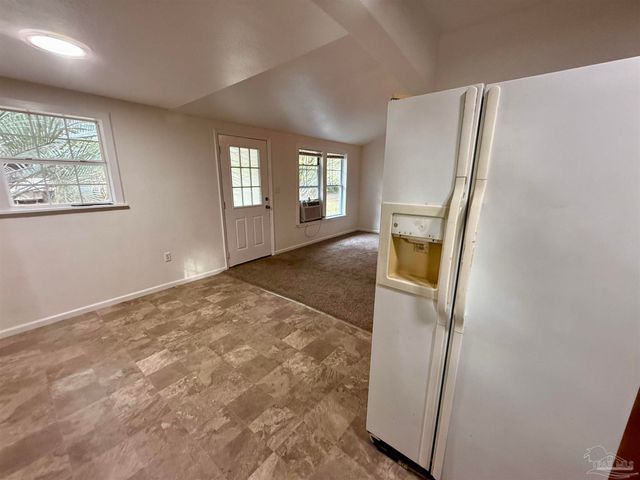 6321 Oxford Dr, Milton, FL 32583