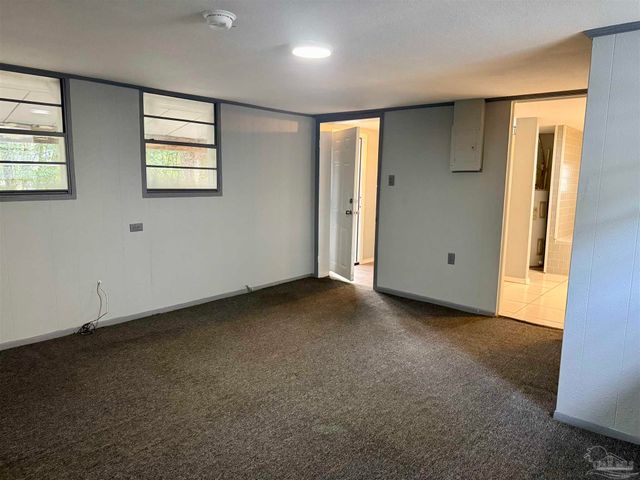 6321 Oxford Dr, Milton, FL 32583