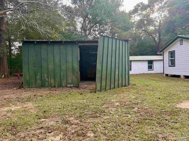 6321 Oxford Dr, Milton, FL 32583