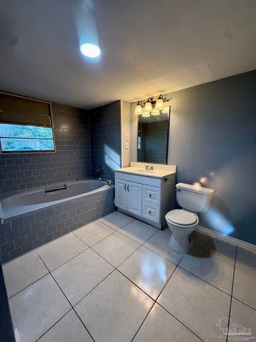 6321 Oxford Dr, Milton, FL 32583