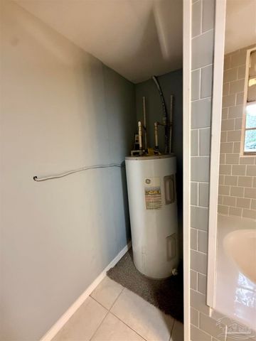 6321 Oxford Dr, Milton, FL 32583