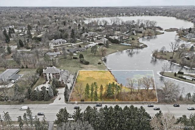 4456 W Maple Road, Bloomfield Hills, MI 48301