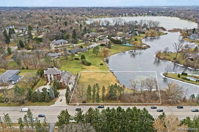 4456 W Maple Road, Bloomfield Hills, MI 48301