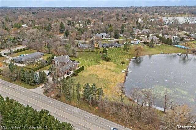 4456 W Maple Road, Bloomfield Hills, MI 48301