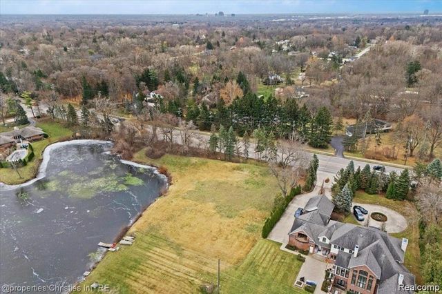 4456 W Maple Road, Bloomfield Hills, MI 48301